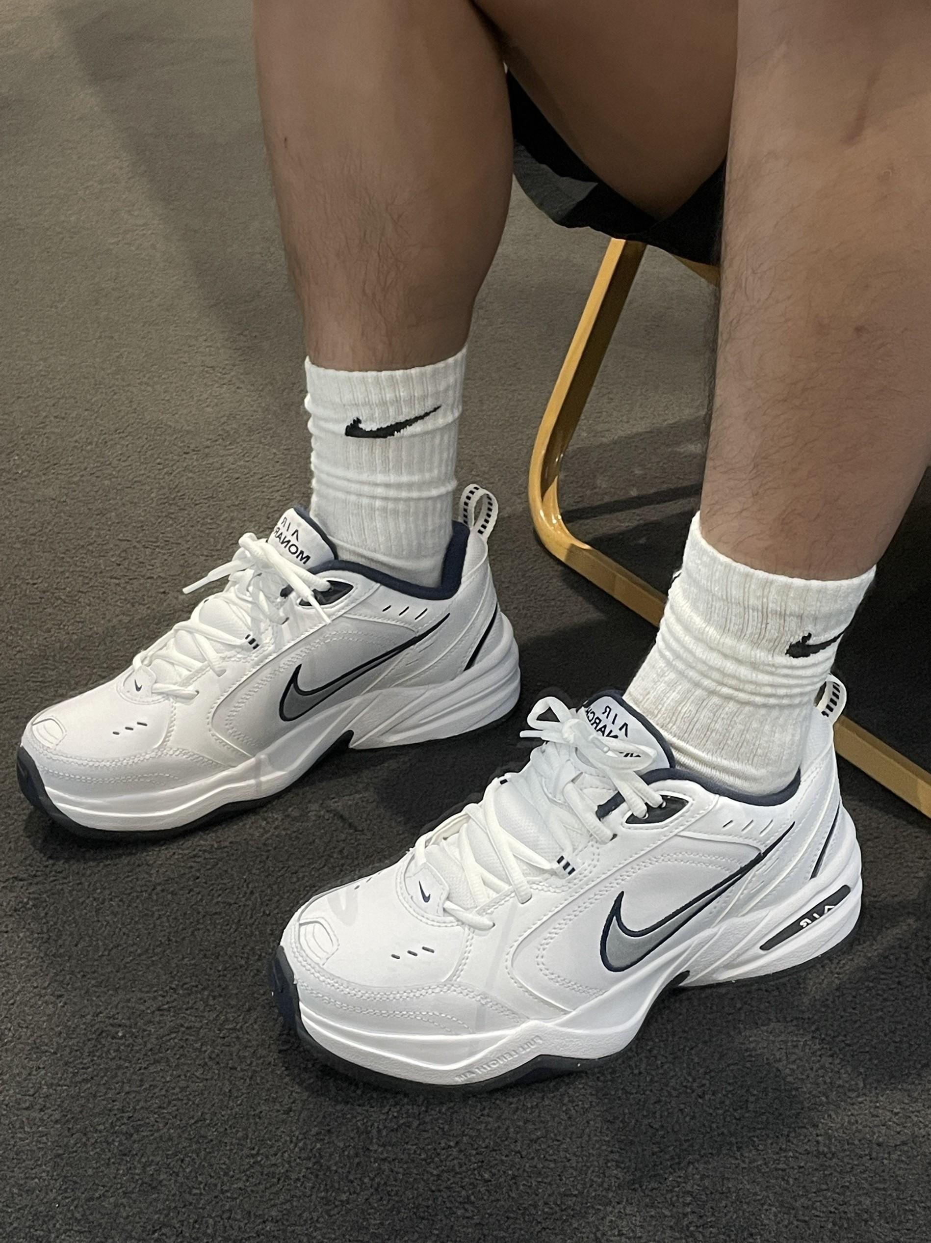 💥时尚是个轮回,而 Nike Air Monarch 就是那个永不过时的经典!